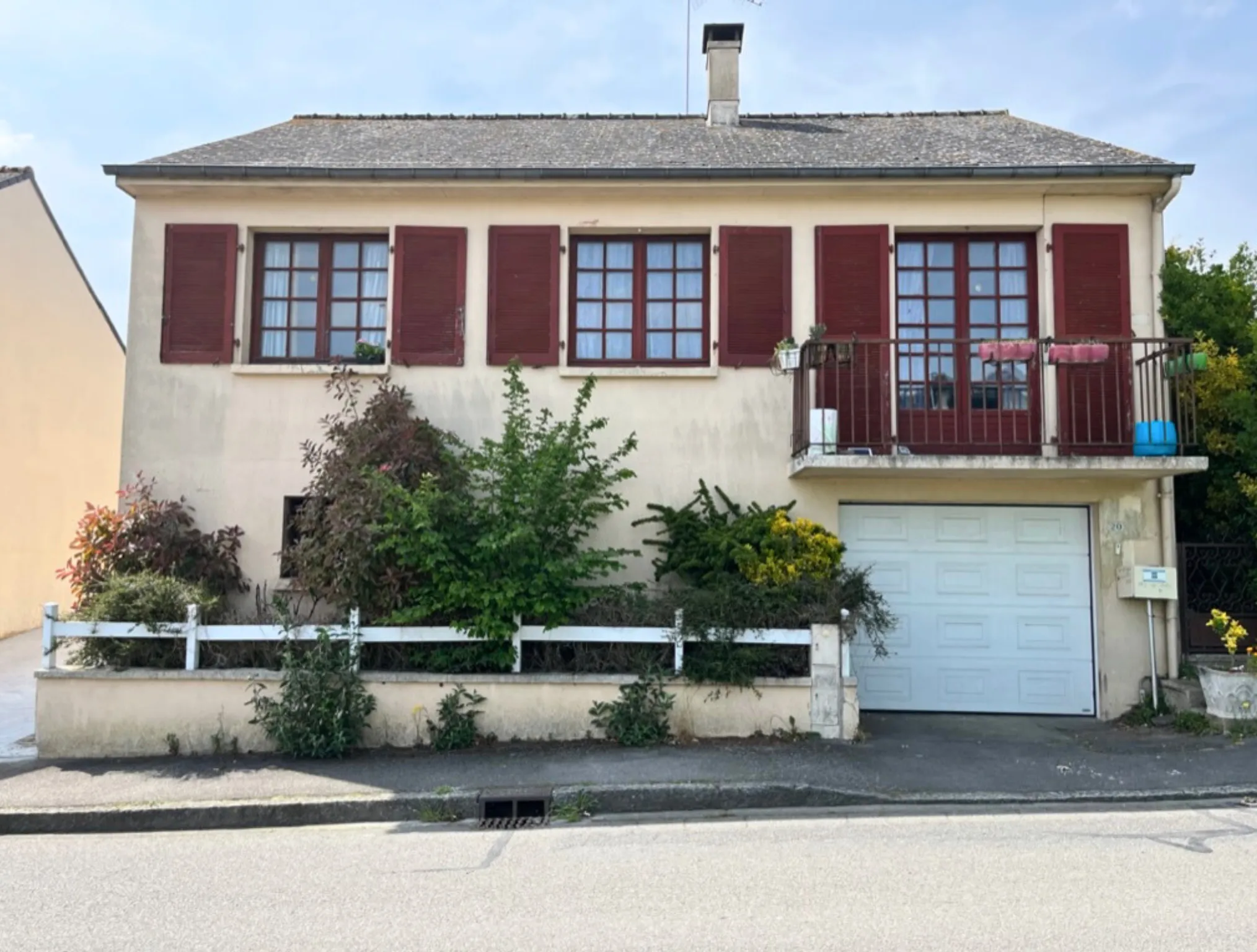 Avant - Métamorphose réussie d’un bâti des années 70